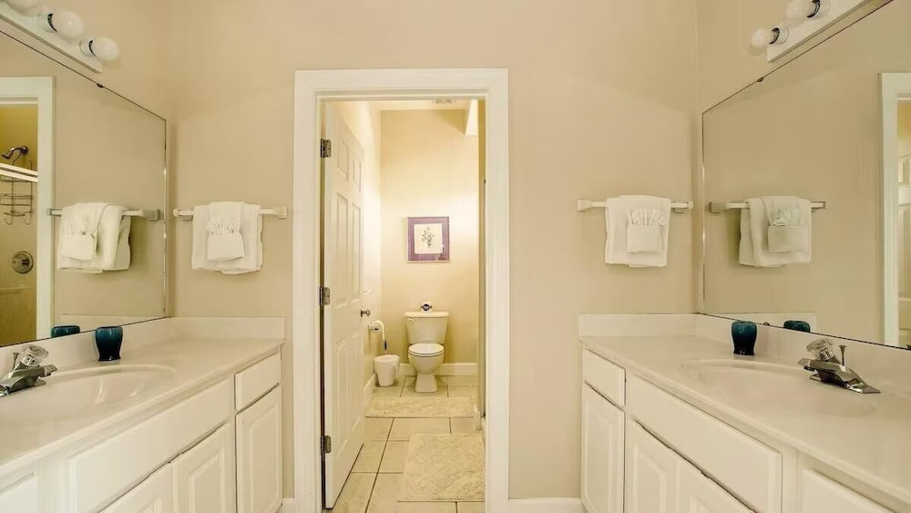 Pavilion Palms 205b