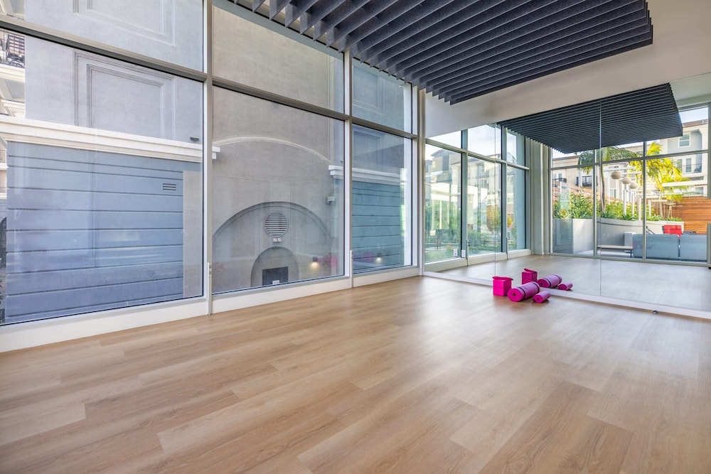 @marbella Lane - Chic 2BR Penthouse w/ Ocean Views