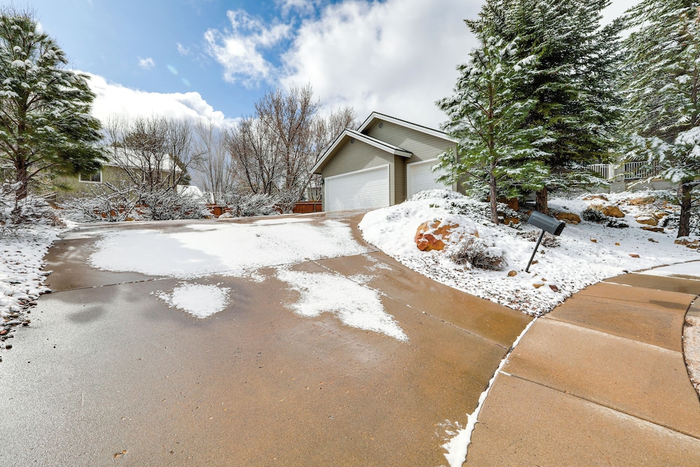 Near Hiking & Golf: Peaceful Home in Flagstaff!