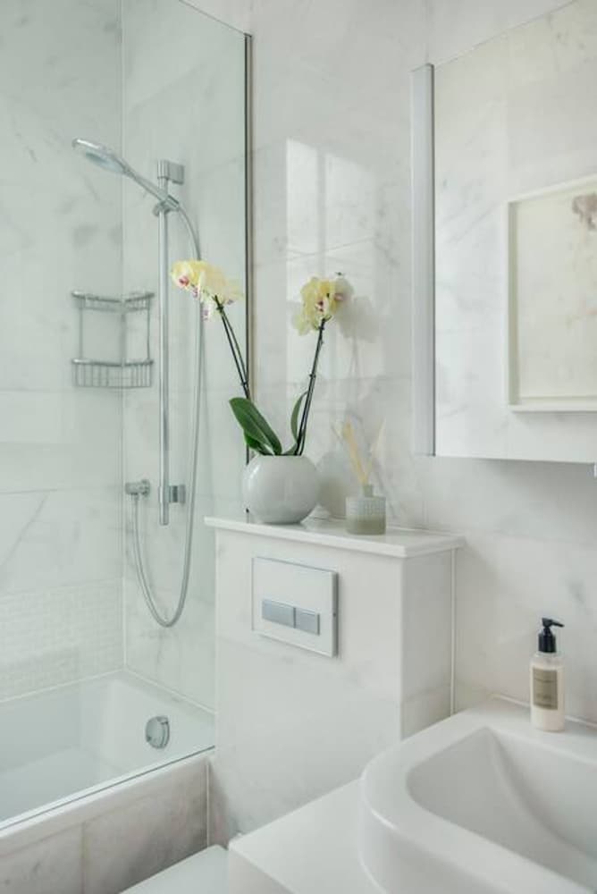 The Artists Hideaway-2 bed Mezzanine in Paddington - by Out of Office Lifestyle