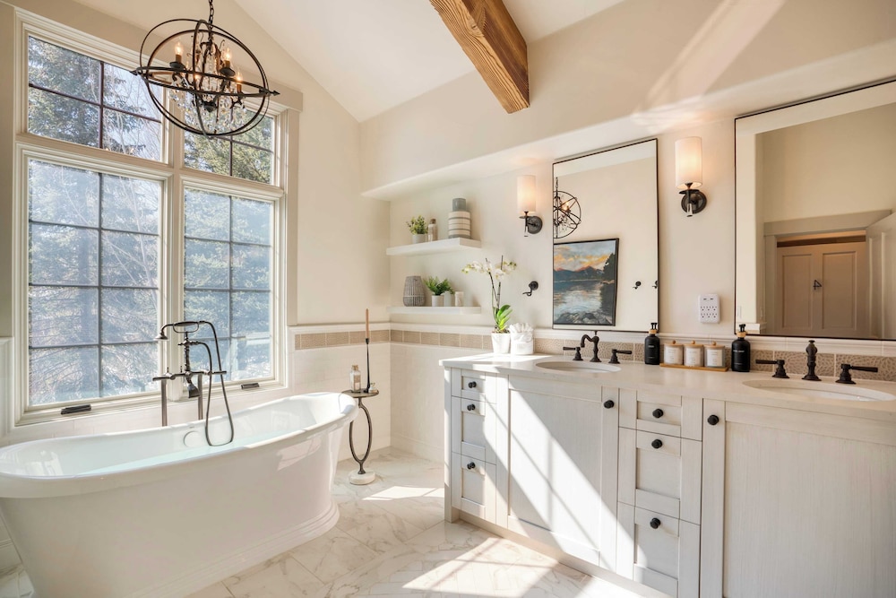Luxury Mountain Estate w/ Indoor Pool, Gym & Hot Tub Near Keystone | Sleeps 19