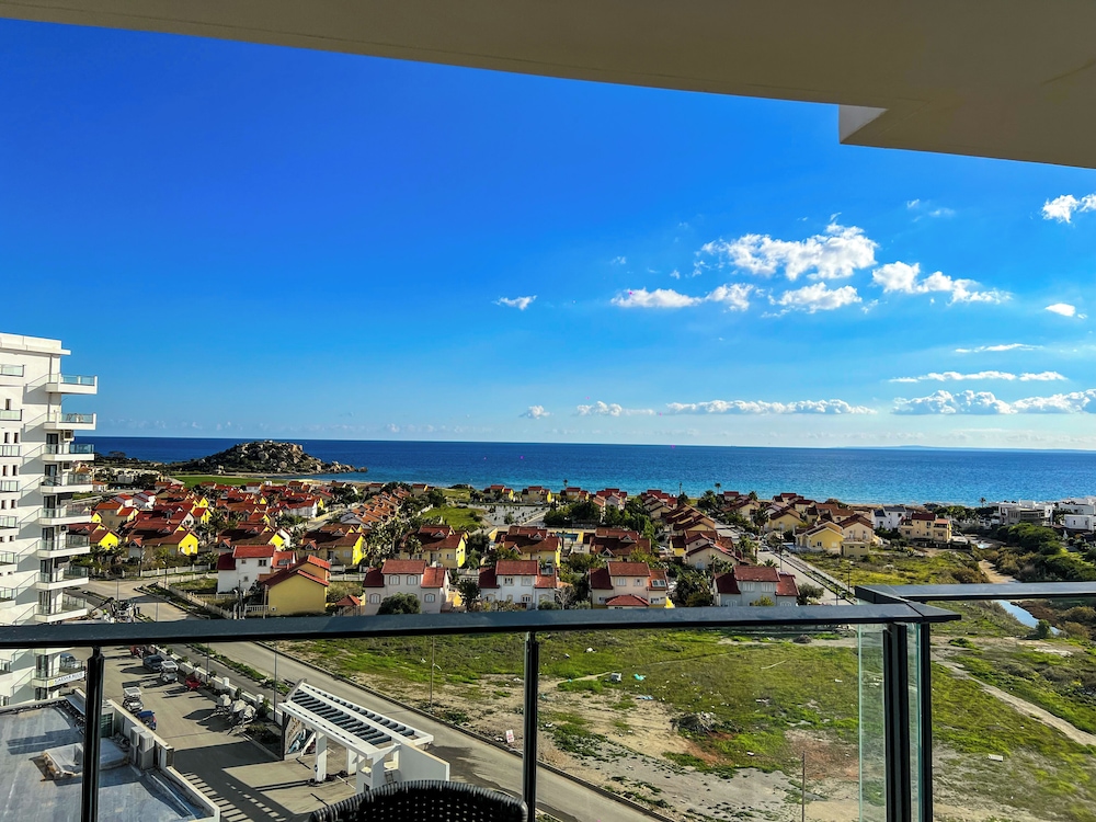 Isabella Pool Apartments