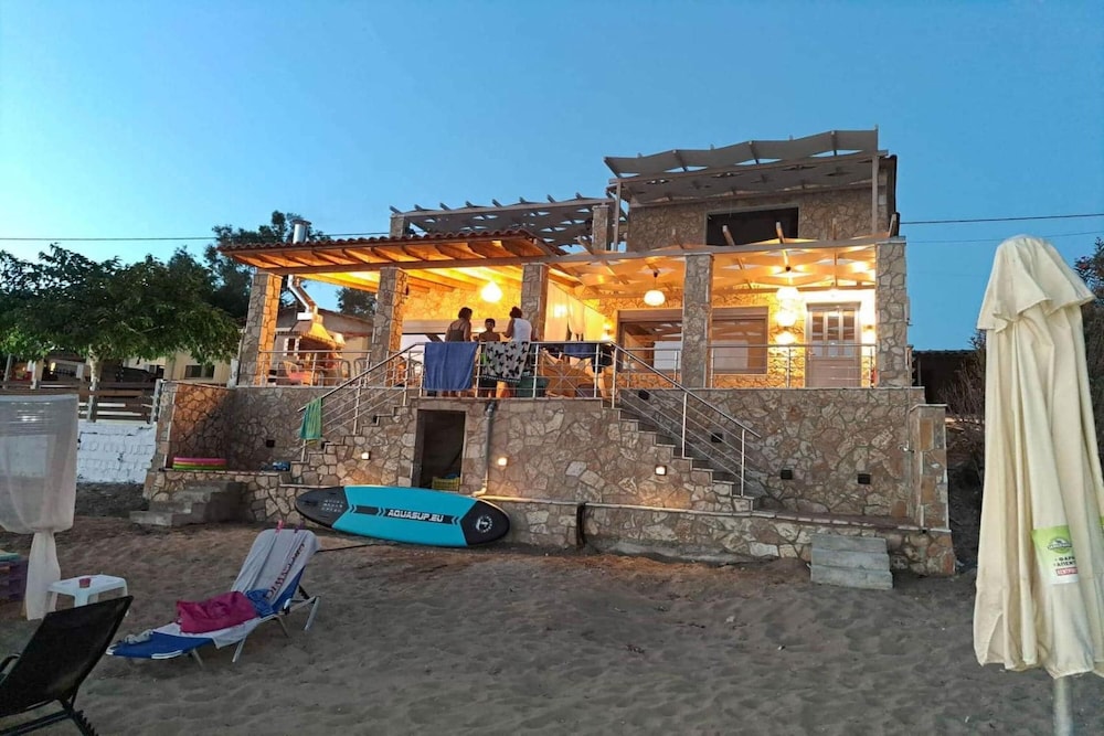 Maritinas Stone House & Apartment On The Beach