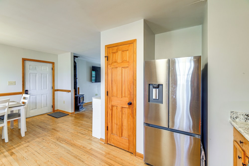 Deer River Retreat: Cabin Feel w/ Modern Touches