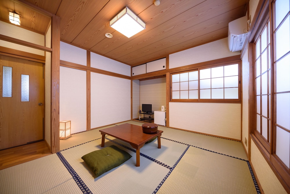 Yufuin Ryokan Okaeri