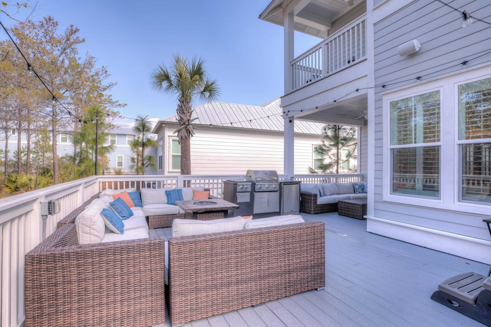 Coconut Cove by Avantstay Deck w/ Hot Tub, Access to 2 Pools