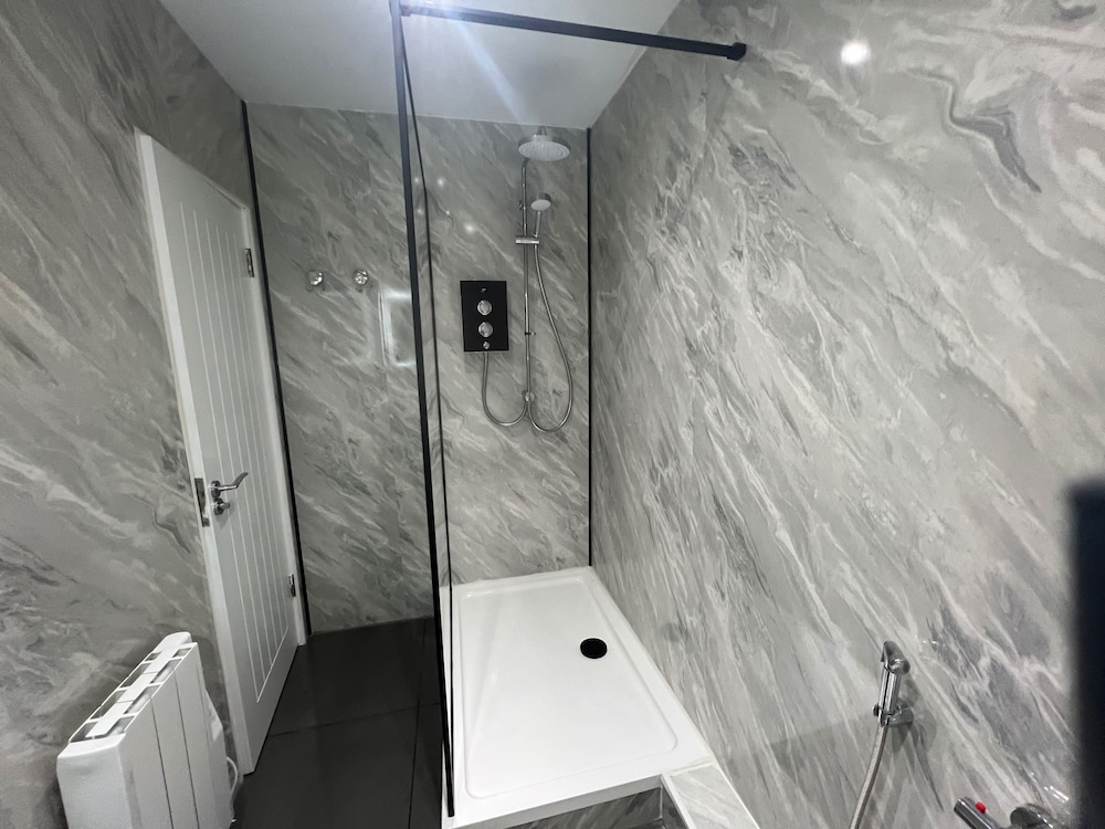 Private 1 Bedroom Apartment - Edinburgh - Sleeps 2