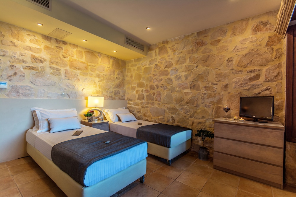 Exensian Villas & Suites photo 5