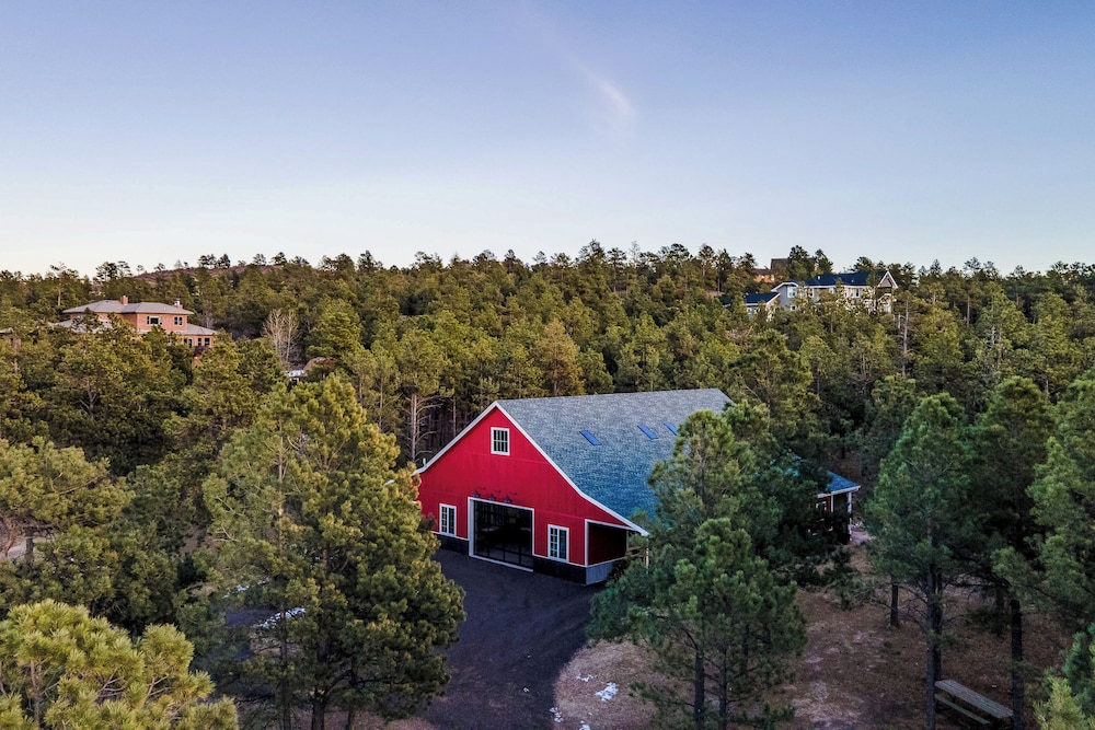 13 Mi to Usafa: Peaceful Colorado Springs Getaway!