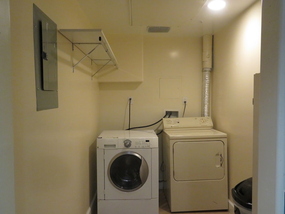 2 Bed 2 Bath in Studio City