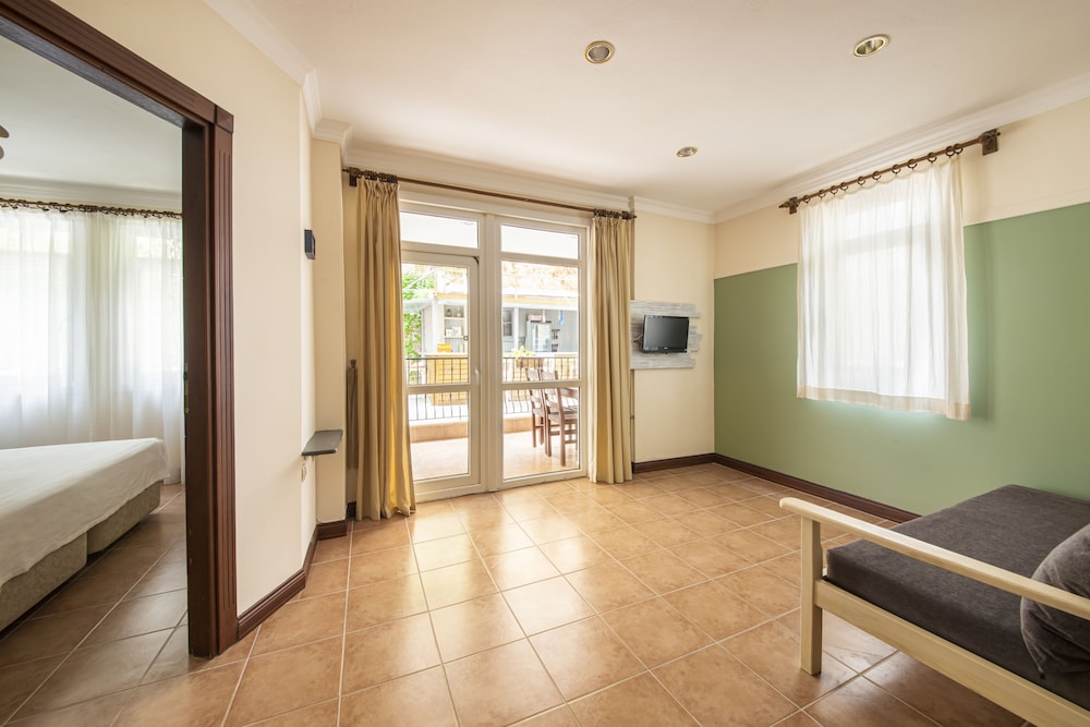 Hotel Lantana Aparts - Image 1