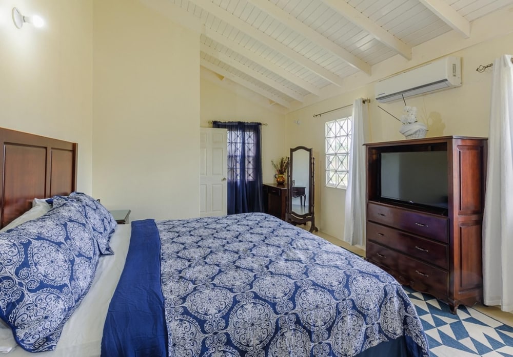Charming 3-bed Villa in St Ann bay nr Cove Beach! view 4