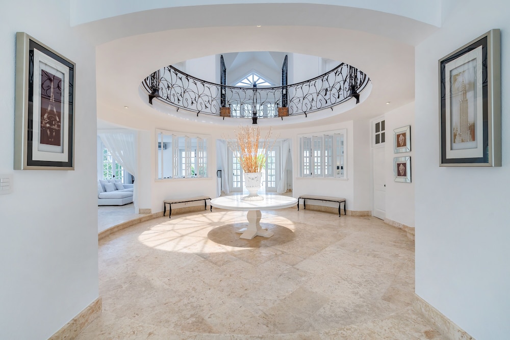 Luxury 2-level villa in Punta Cana view 3