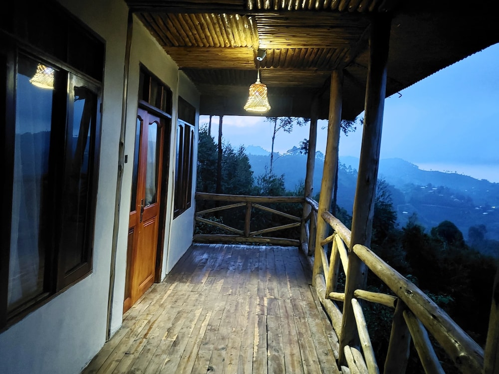 Bwindi Neckview Lodge