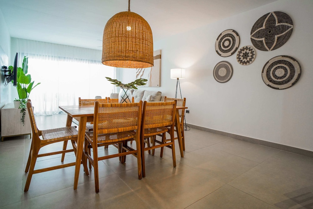 Luxury 3 Bedroom Apartment at the Beach