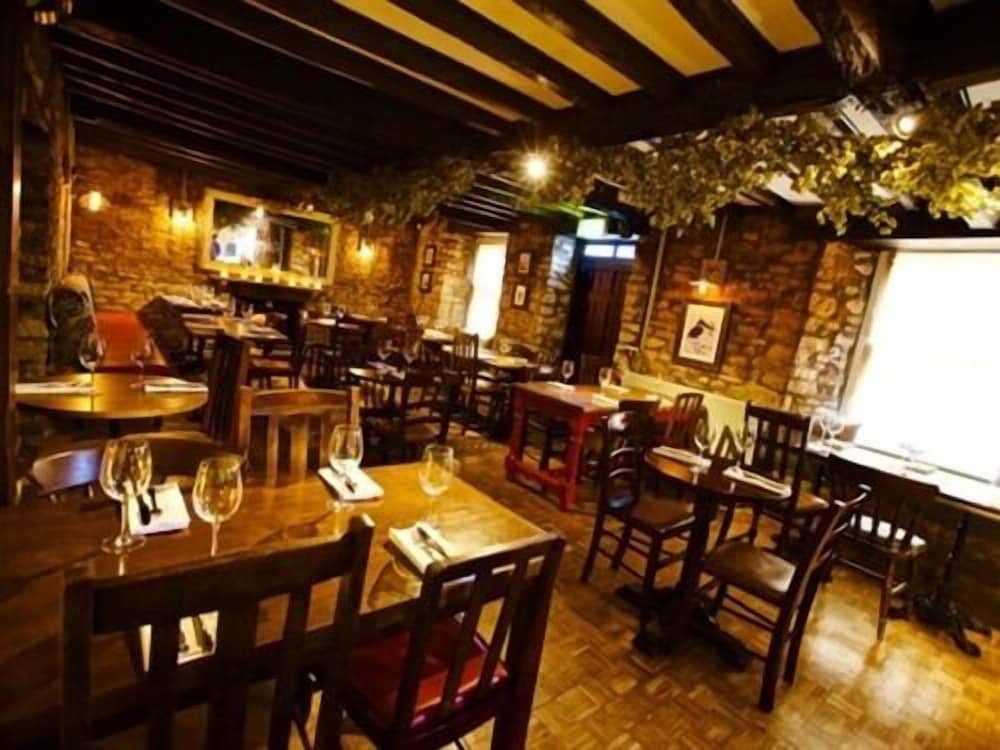 Woodstock Vacations - Woodstock Arms - Property Image 1