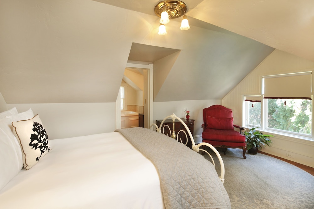 Calderwood Inn
