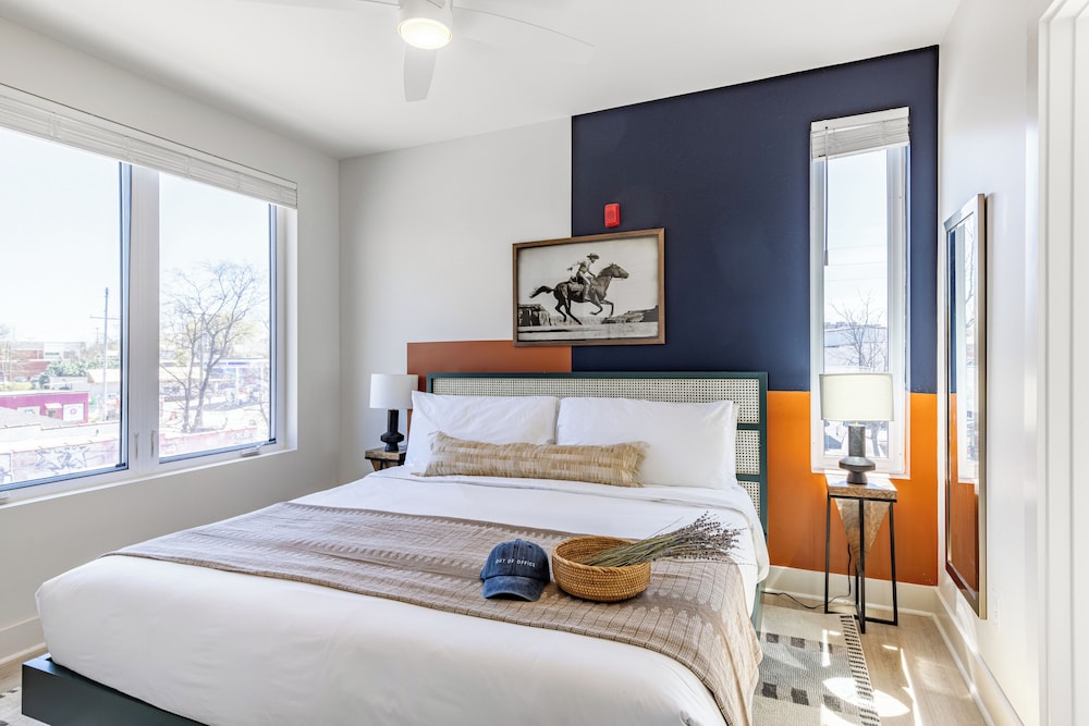The Outrider by AvantStay Chic Stay Close to Broadway