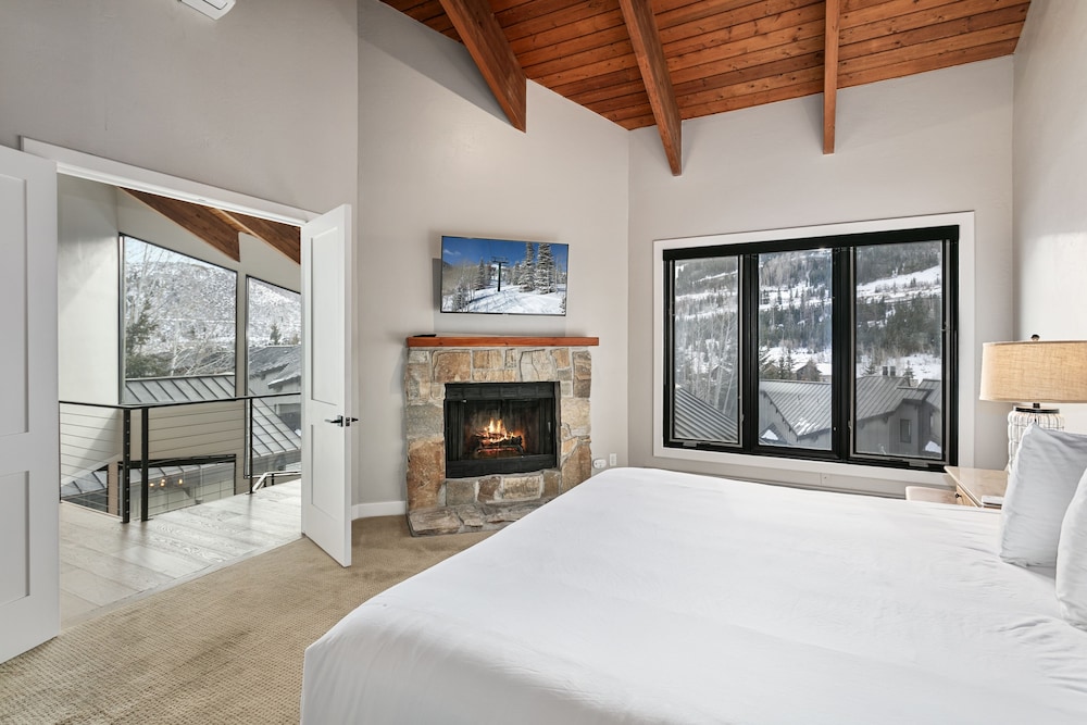 1207 - Four Bedroom with Spa Pinnacle 4 Condo
