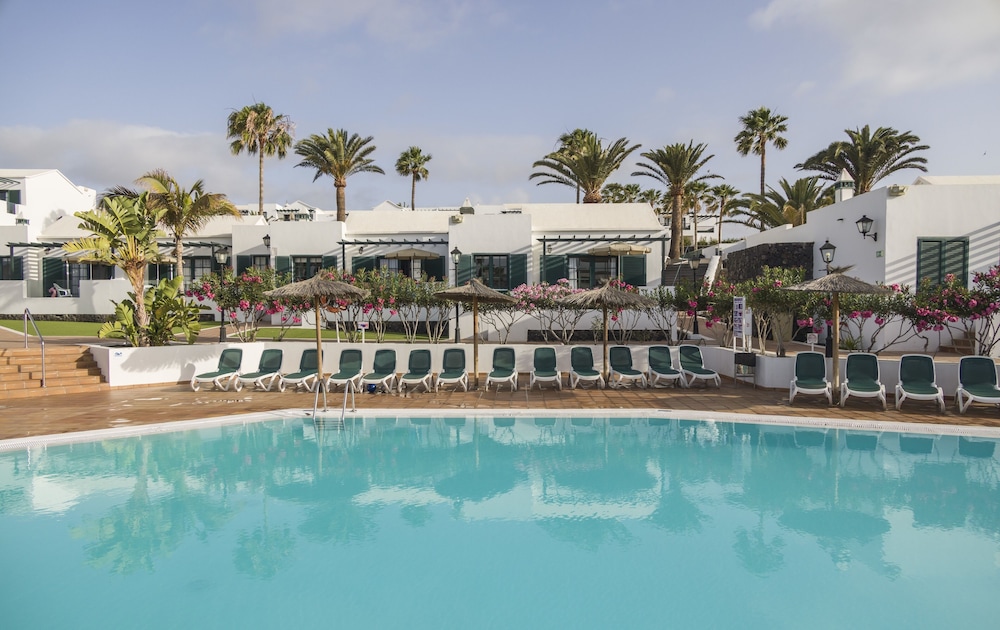 Hotel Aparthotel ILUNION Costa Sal Lanzarote - Image 1