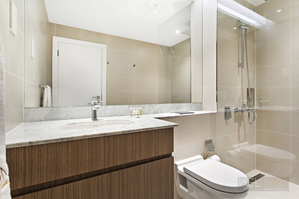 WelHome - Mesmerizing Sea & Burj Khalifa Views Apt at La Voile