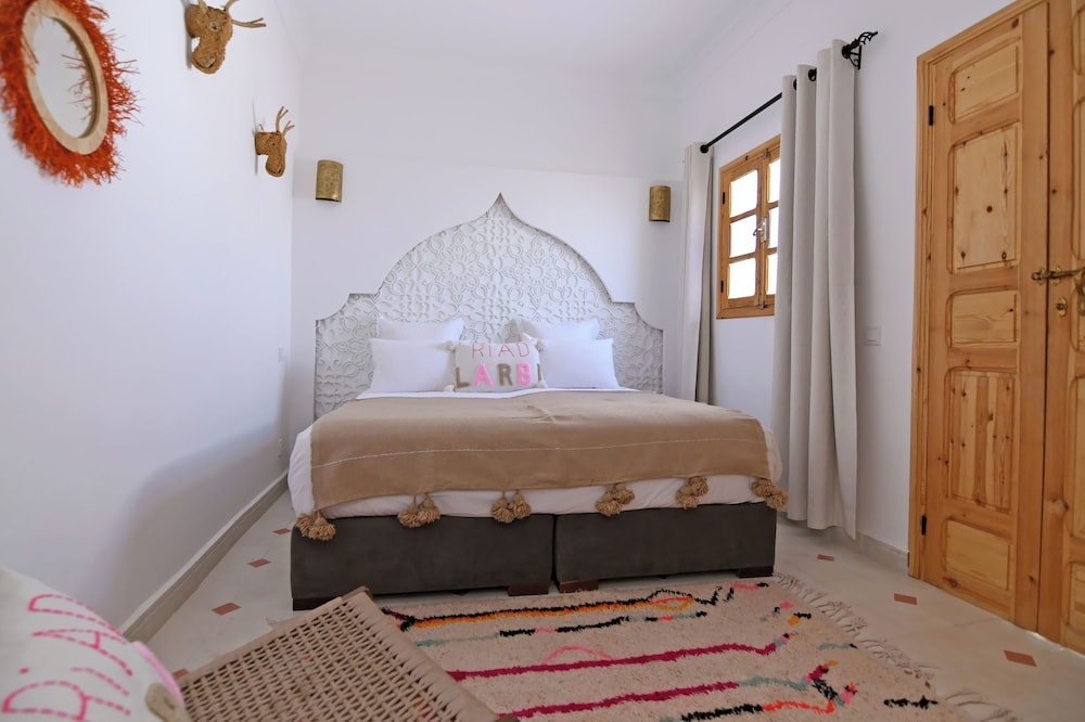 Riad Larbi Khalis