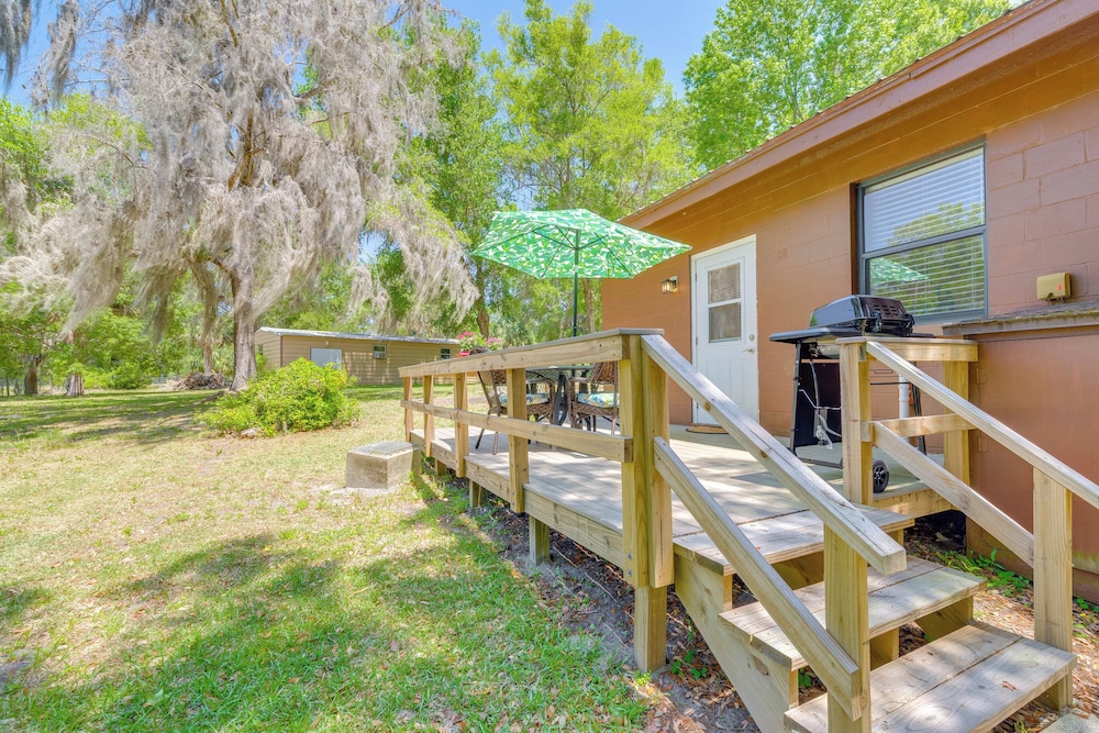 < 1 Mi to Lake Rousseau: Waterfront Home!