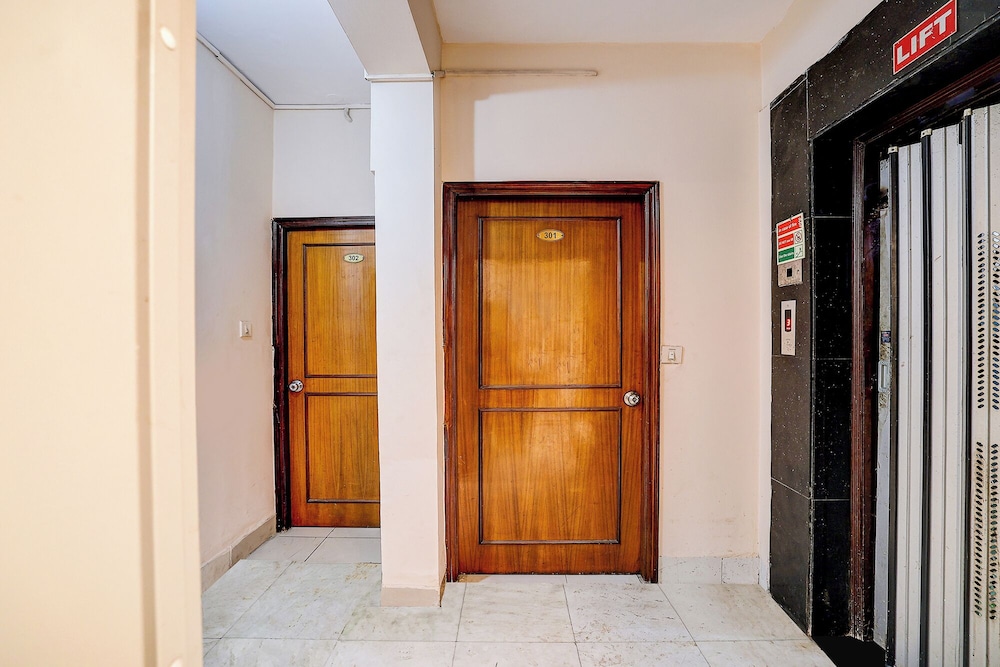 Fabhotel Gold Palace