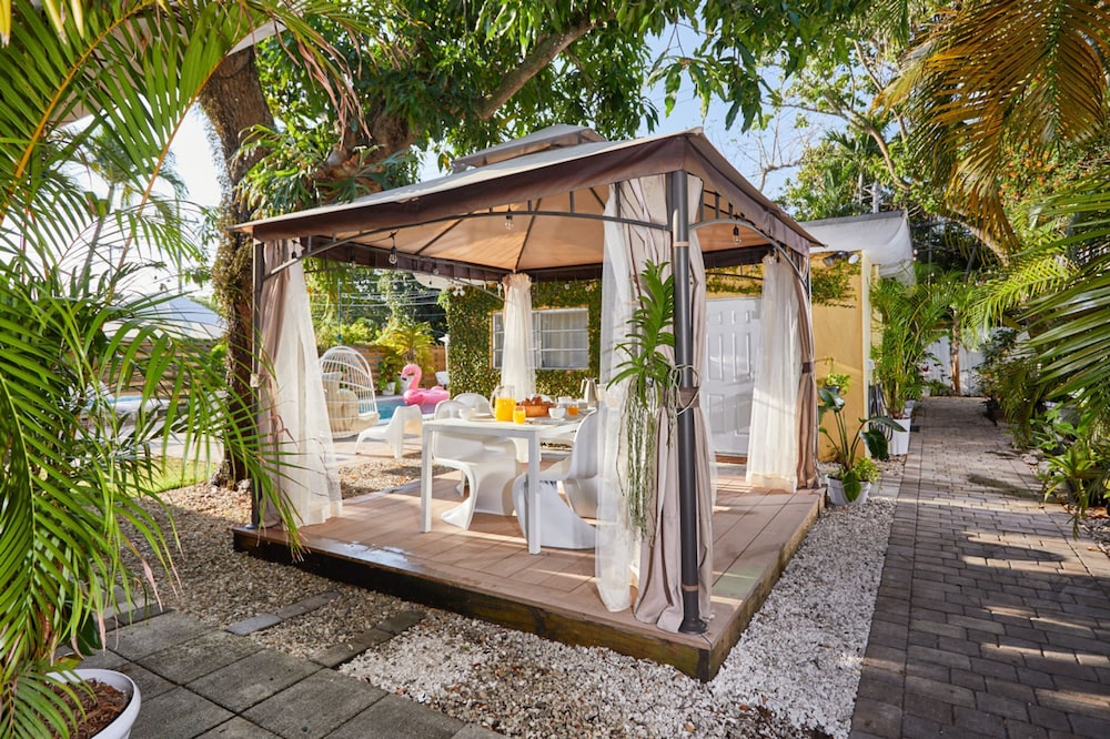 Miami Pool Oasis in El Portal