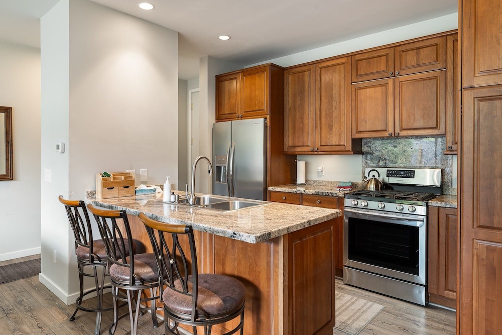 Riverside Retreat 2 Bedroom Condo