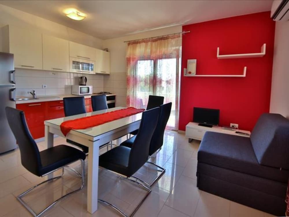 Charming 2-bed Apartment in Srima With sea View view 5