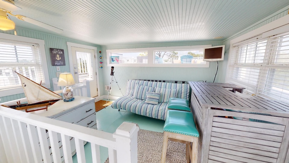 Thirst N' Howl by Tybee Vacation Rentals