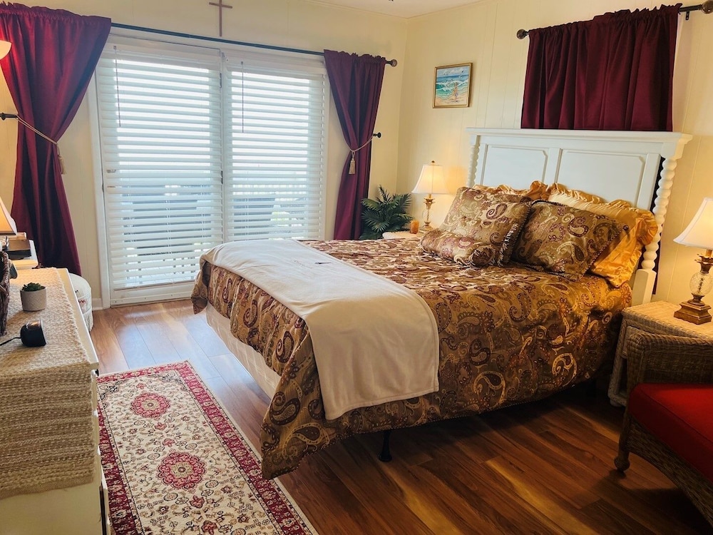 Seaside - 4 Br Home