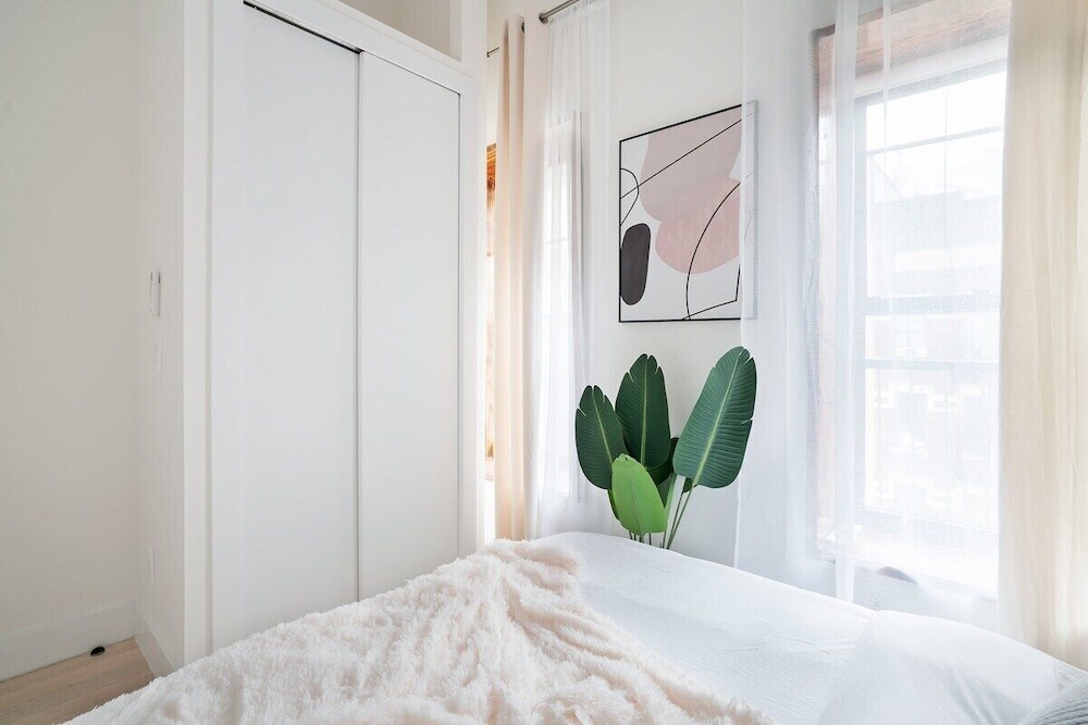 48 Midtown West Apt