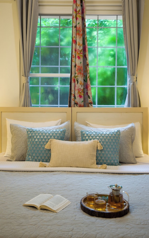 Alaya Stays 3 BHK with Pvt Pool-Daffodil