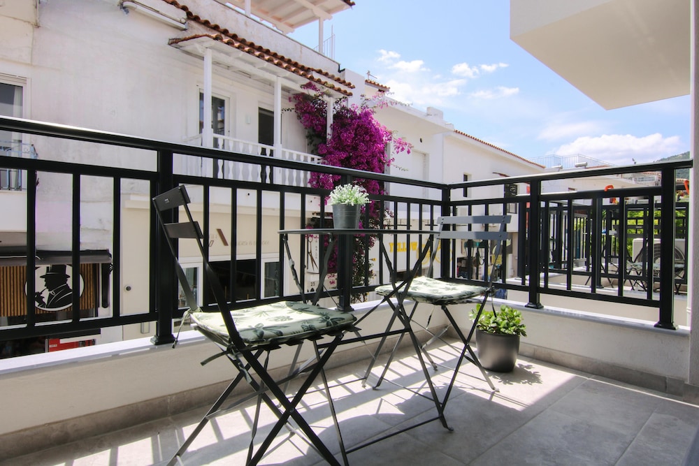 Phaedrus Living: Skiathos Luxury Residences Gri