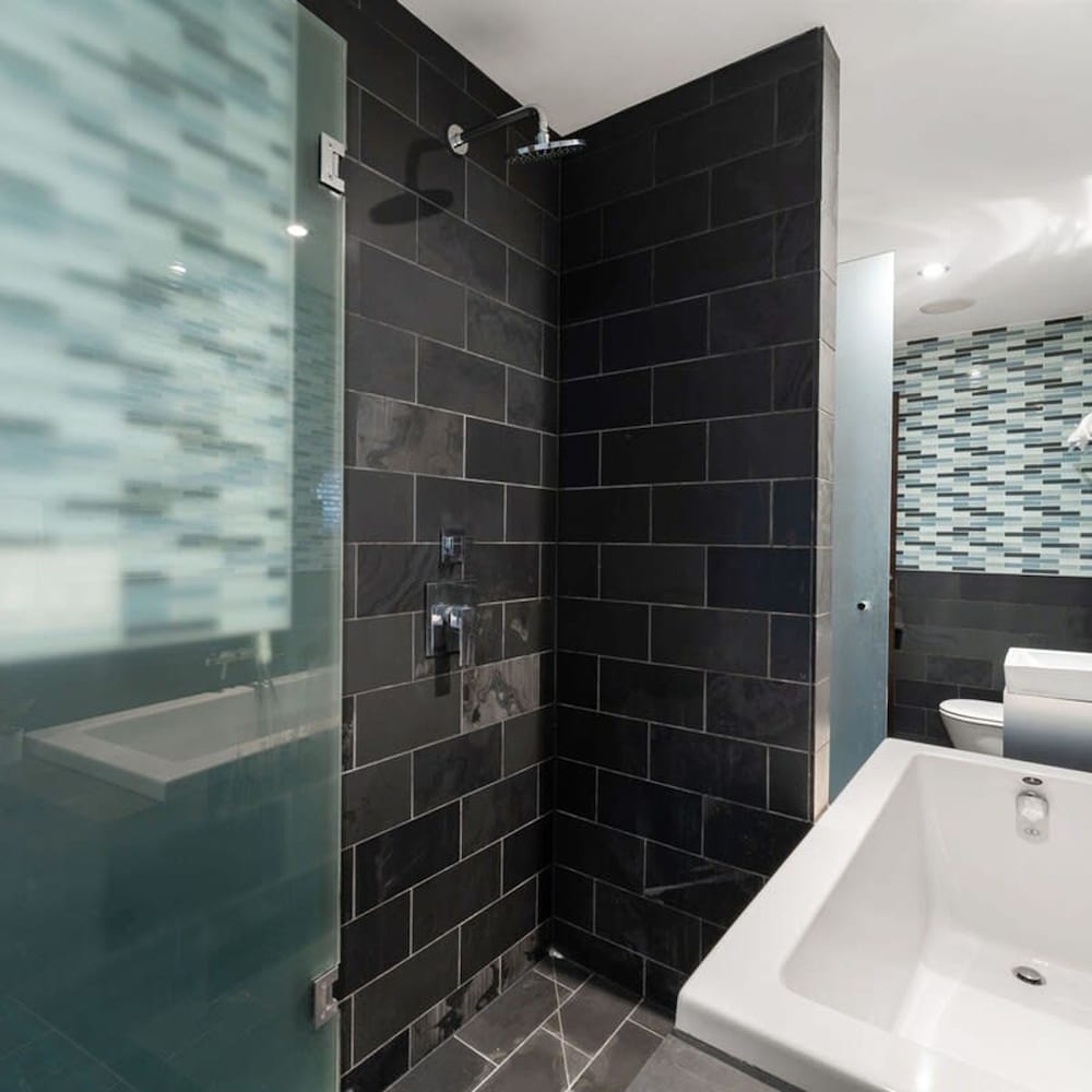 5BR 5BA Architectural Estate-theatre Gym Rooftop
