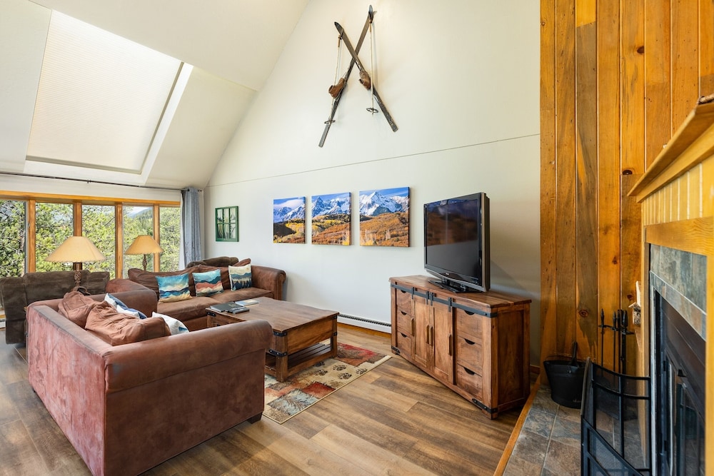The Pines - Keystone Ski Resort CO Vacation Lodging