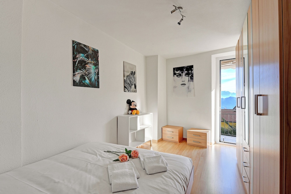 Lugano Bay View Twins