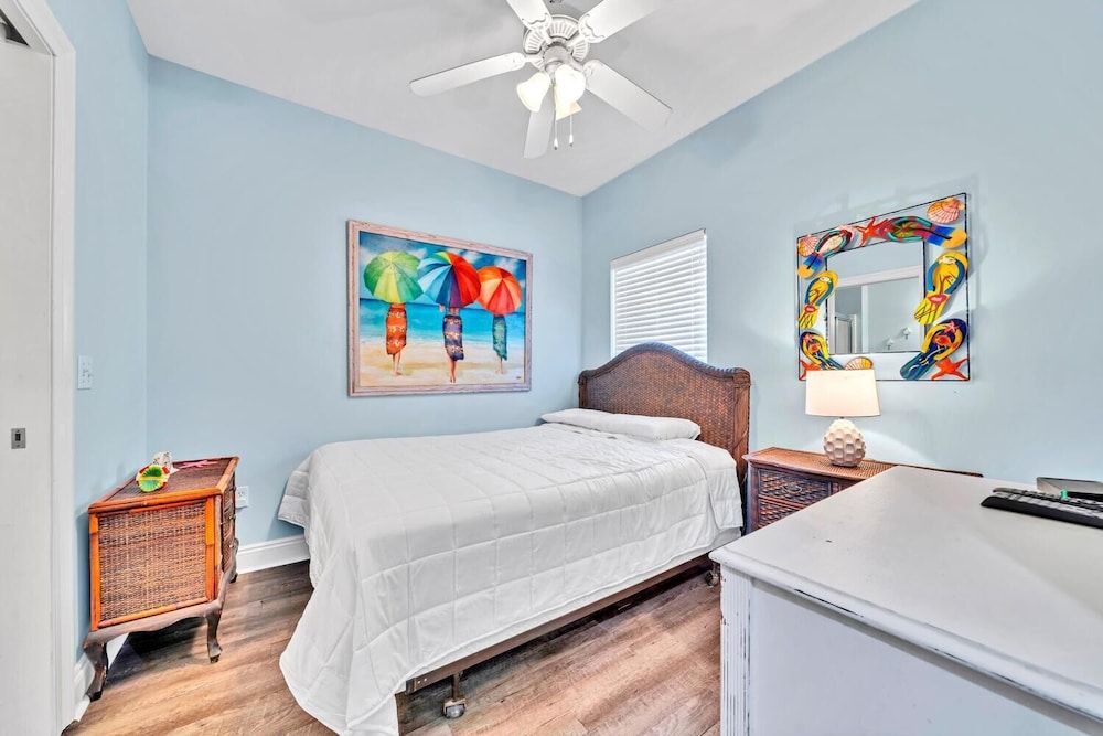 Summer Towne Cottages #8 - Sea-questered view 2