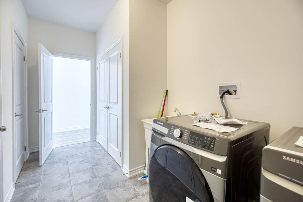 Spacious Brand New 4-bed Retreat in Quinte West