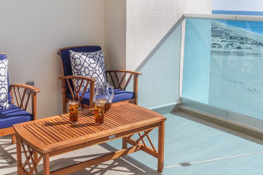 Beautiful 2 Bedroom Condominium Fully Equipped at the New Encantame Towers Verano 805