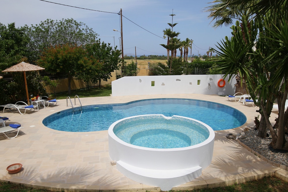 Xenos Villa 2 With 5 Bedrooms Private Swimming Pool, Near the sea photo 2