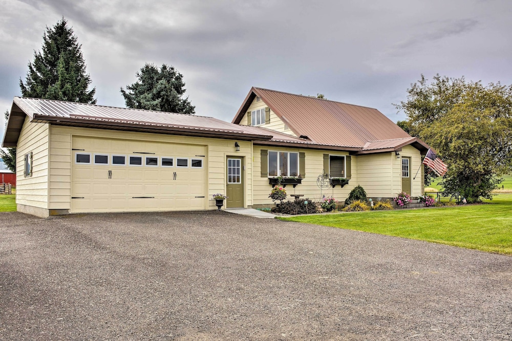 Farmhouse in Country Setting Near Gravity Hill view 2