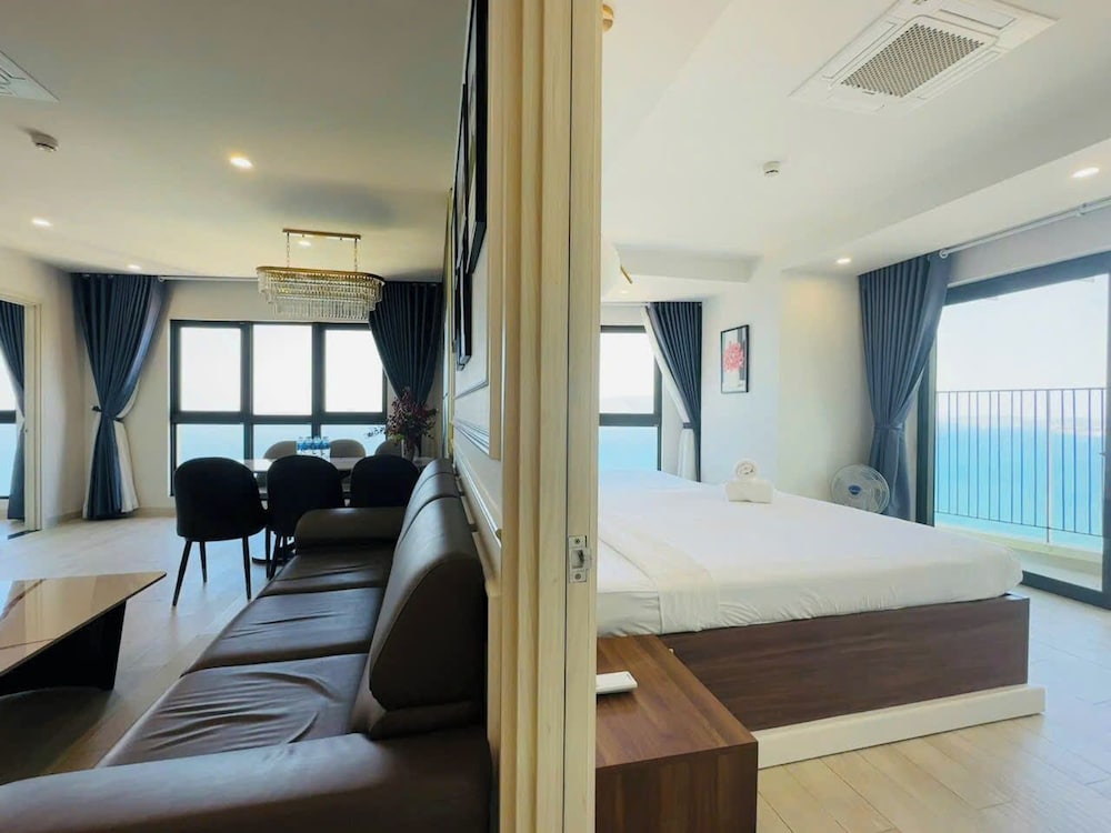 Gold Coast Balcony Serviced Apartment