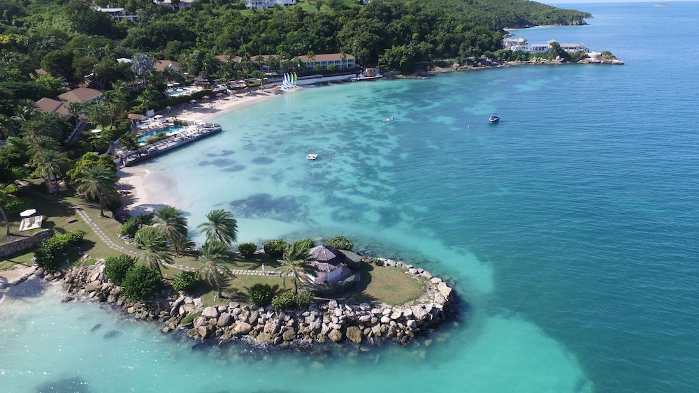 The Cove Suites at Blue Waters Resort and Spa - Property Image 21