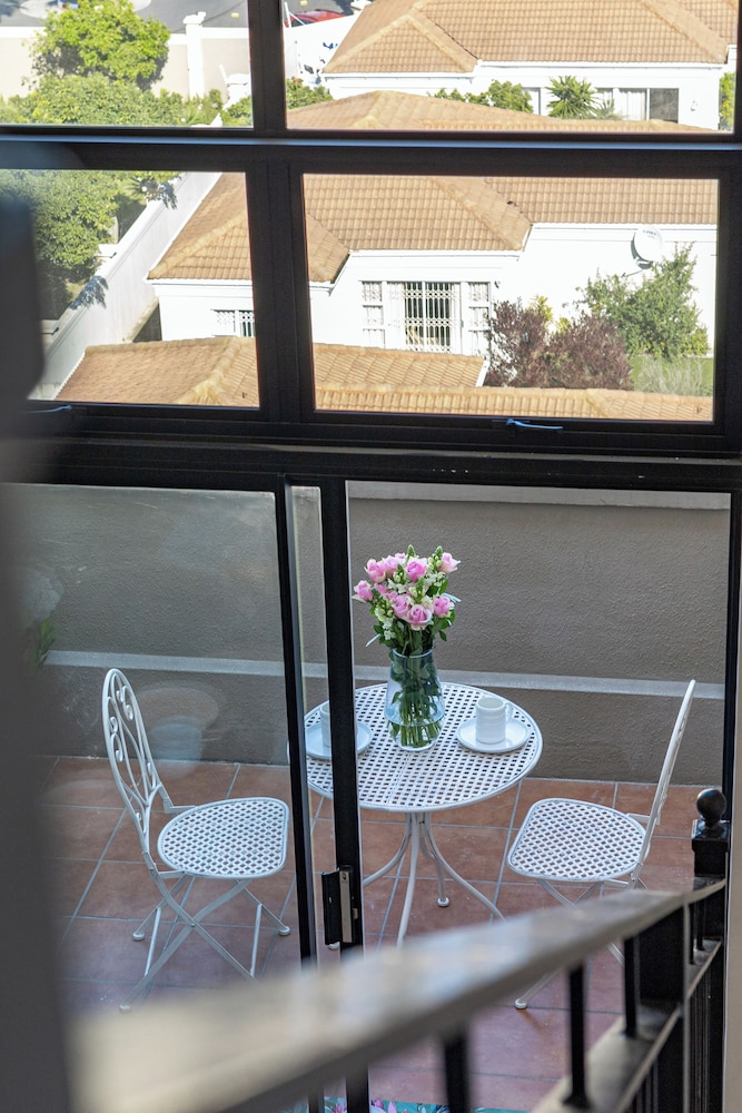 2 Bedroom, Mountain View Penthouse, Century City