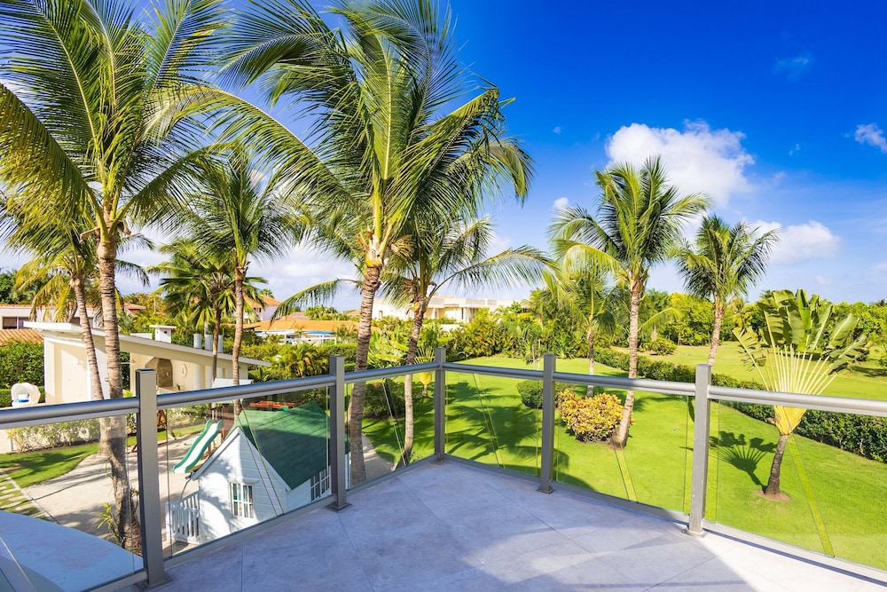 Villa Desiree 5BR Cocotal Luxury Villa Pool Maid