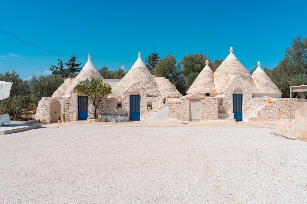 Trulli Scacciapensieri con Piscina