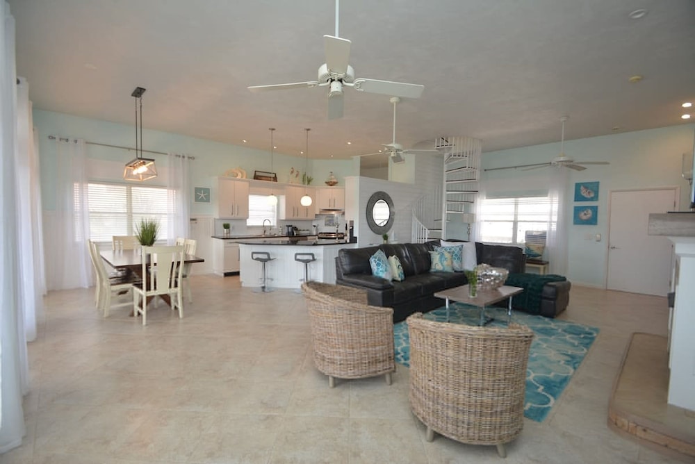 Just Beachy A Luxury Retreat Sleeps 12 3 Levels With Elevator- Perfect for 1-3 Families